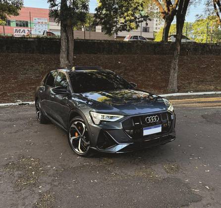 AUDI E-TRON ELÉTRICO PERFORMANCE BLACK QUATTRO